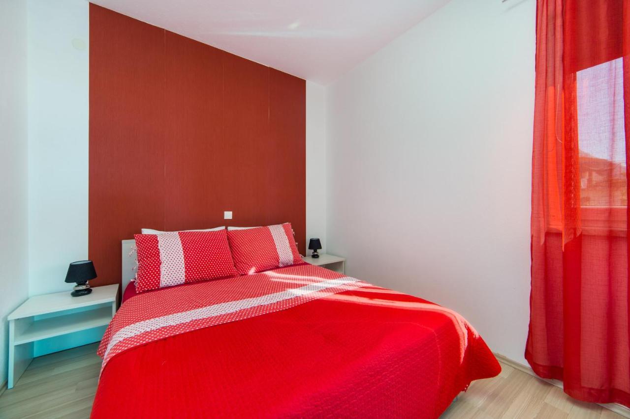 Apartments By The Sea Brist, Makarska - 11078 Zewnętrze zdjęcie