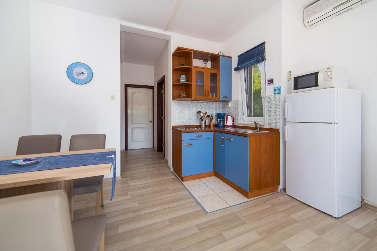 Apartments By The Sea Brist, Makarska - 11078 Zewnętrze zdjęcie