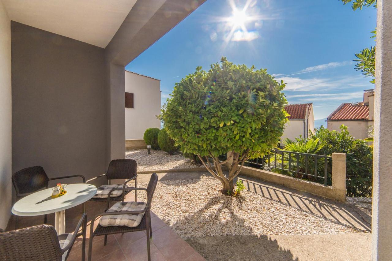 Apartments By The Sea Brist, Makarska - 11078 Zewnętrze zdjęcie