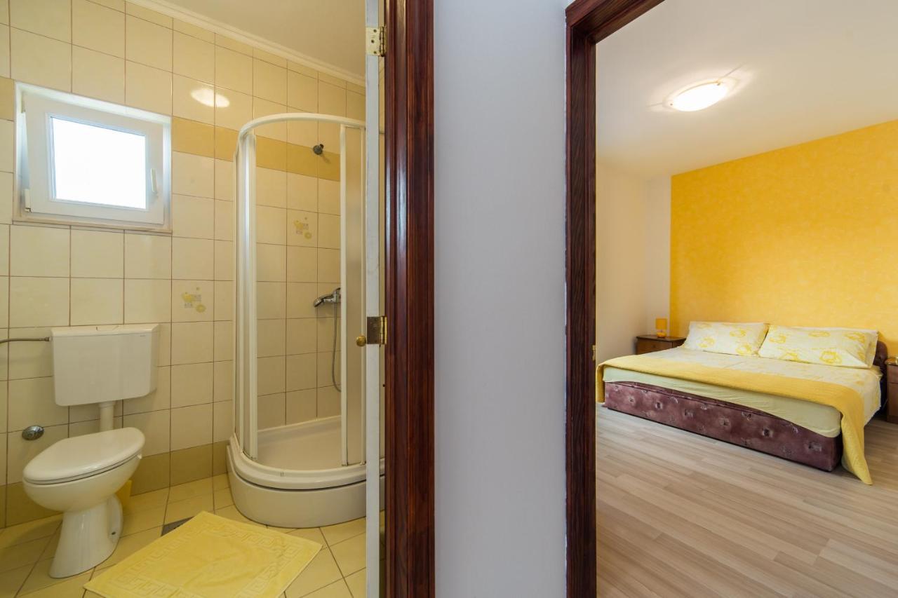 Apartments By The Sea Brist, Makarska - 11078 Zewnętrze zdjęcie