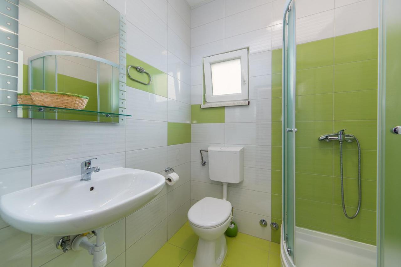 Apartments By The Sea Brist, Makarska - 11078 Zewnętrze zdjęcie