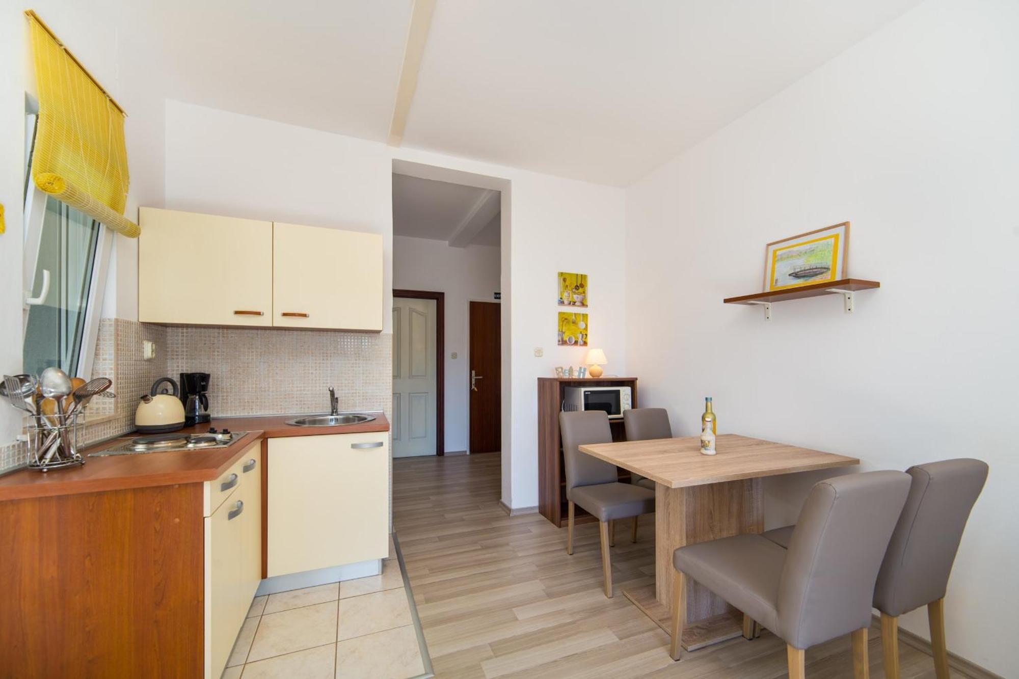 Apartments By The Sea Brist, Makarska - 11078 Pokój zdjęcie