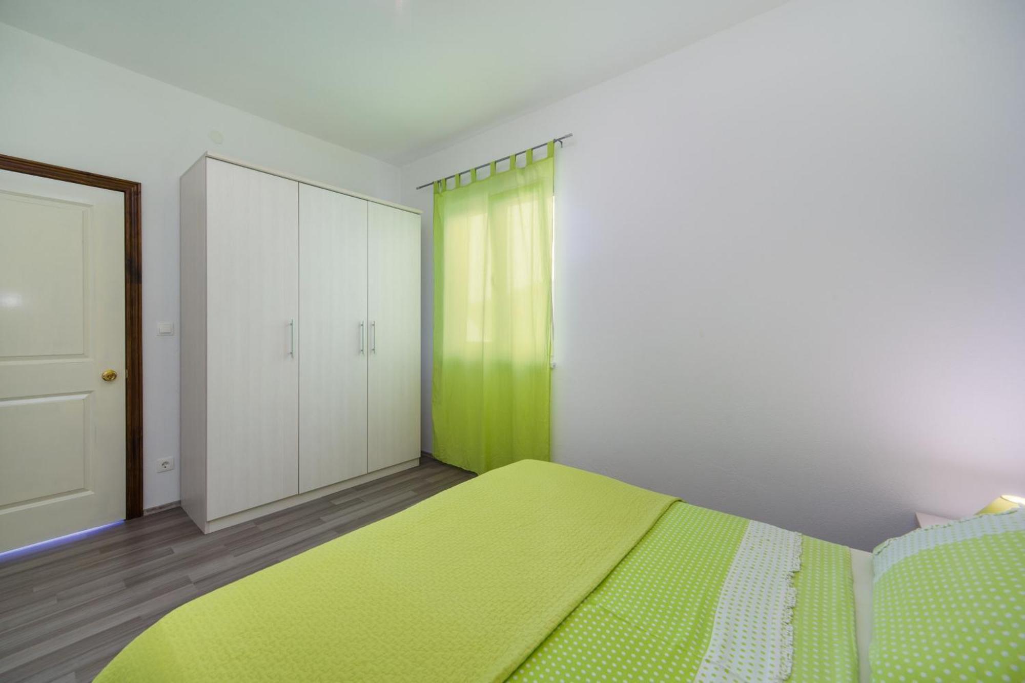 Apartments By The Sea Brist, Makarska - 11078 Pokój zdjęcie